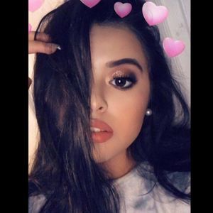 Meet your Posher, Nia